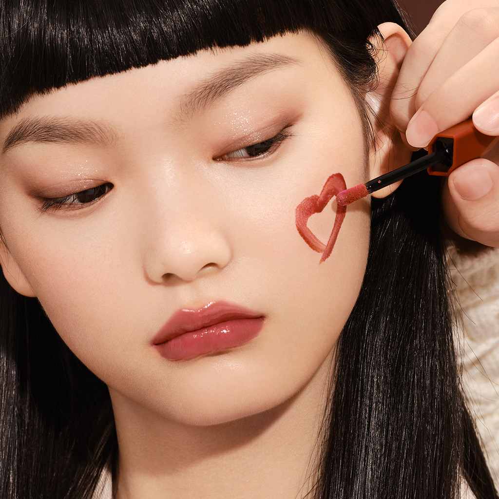 What Is Lip Plumping Gloss and How Does It Work? Perfect Diary Official