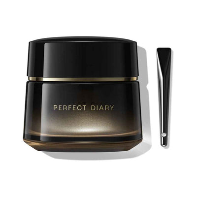 How to apply brown and gold eyeshadow for a beginner-friendly classic eye makeup