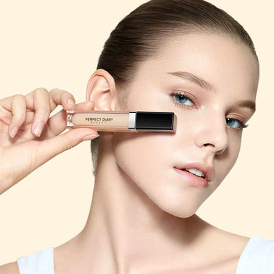 Nude Lip Gloss Guide: How to Apply It & Makeup Matching Suggestions