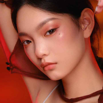 How to apply a beautiful eye glitter makeup? Some tips for you!
